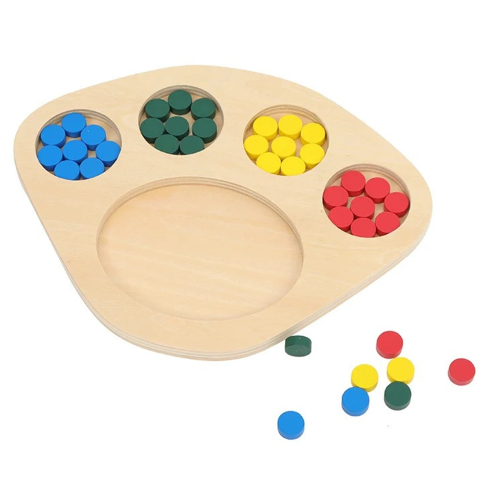 Plateau de tri en bois avec jetons colorés