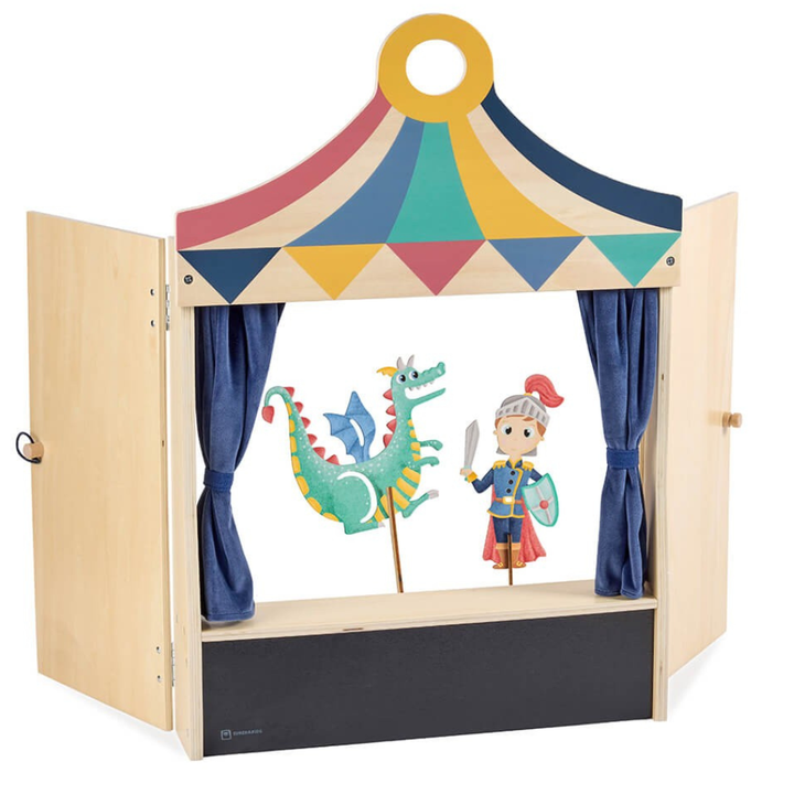 Théâtre en bois avec personnages