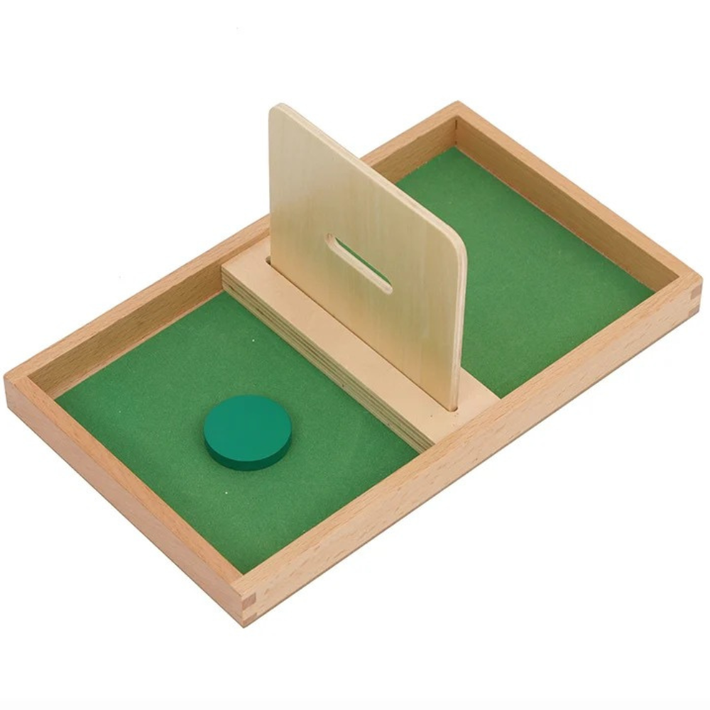 Tableau d'encastrement avec balle en tricot