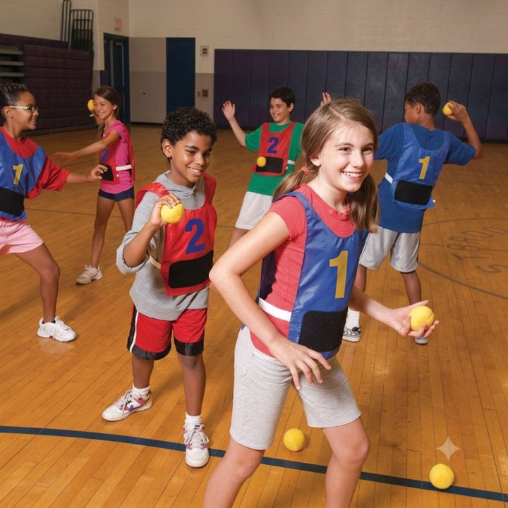 Gilet de balle avec scratch pour enfants - unité (1 dossard + 2 balles) - 2 - Eveil Montessori Maroc