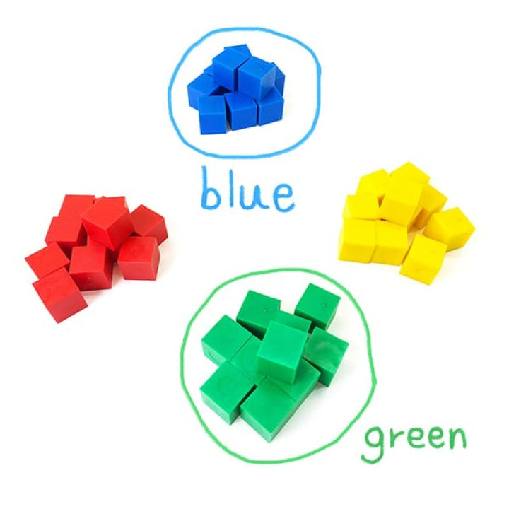 Jeu de 100 cubes colorés en plastique, 2cm - 3 - Eveil Montessori Maroc