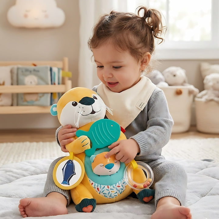 Baby playing with Mommy Otter plush – LUDI educational toy | EVEIL MONTESSORI