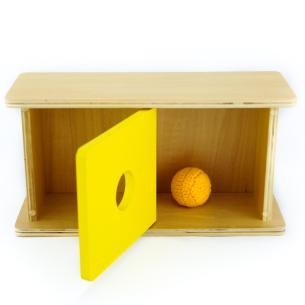 Boîte avec couvercle basculant et balle en tricot