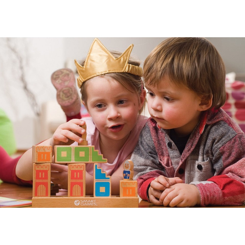 enfant résolvant défi Camelot Jr Smart GameS | EVEIL MONTESSORI