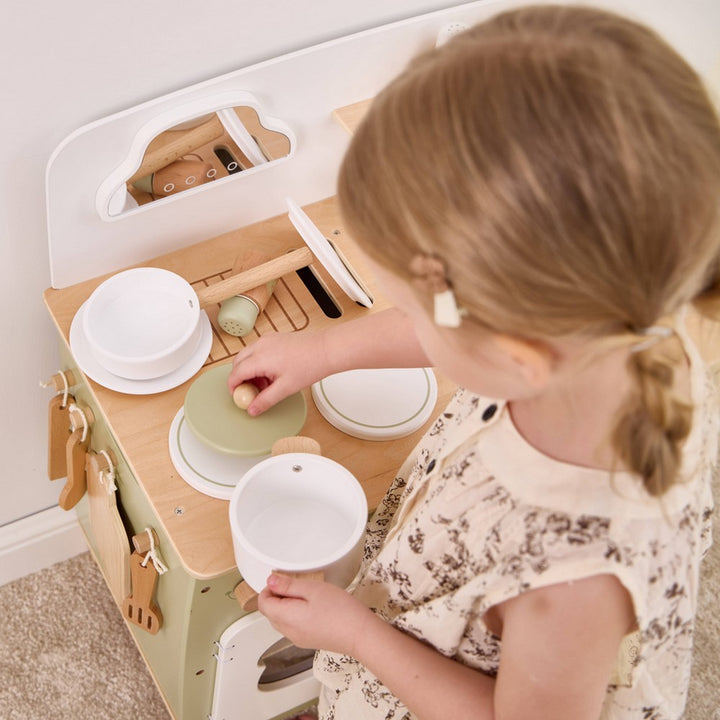 Cuisine vert pastel en bois avec accessoires | EVEIL MONTESSORI