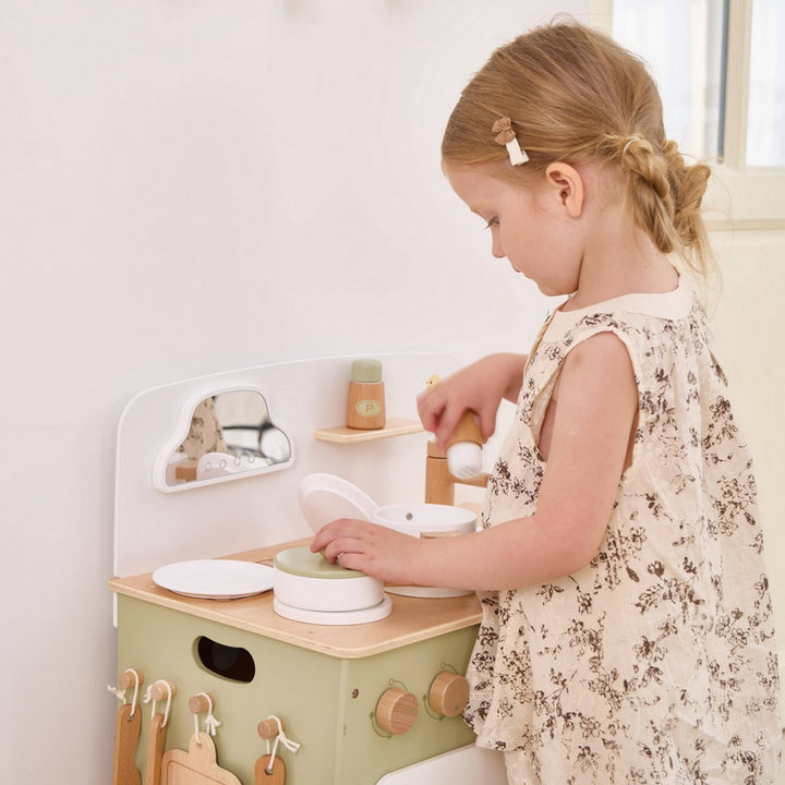 Cuisine vert pastel en bois avec accessoires | EVEIL MONTESORI