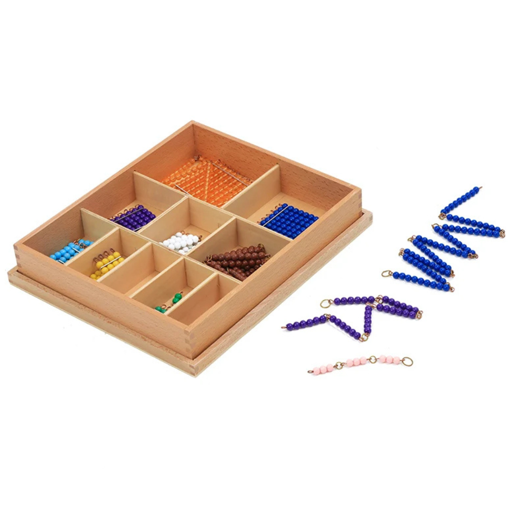 Boîte de chaines et carrés de perles colorées
