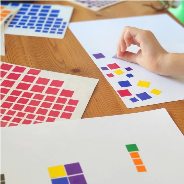Gommettes Géométriques Carrées 555 Pièces – Couleurs Assorties - 2 - Eveil Montessori Maroc