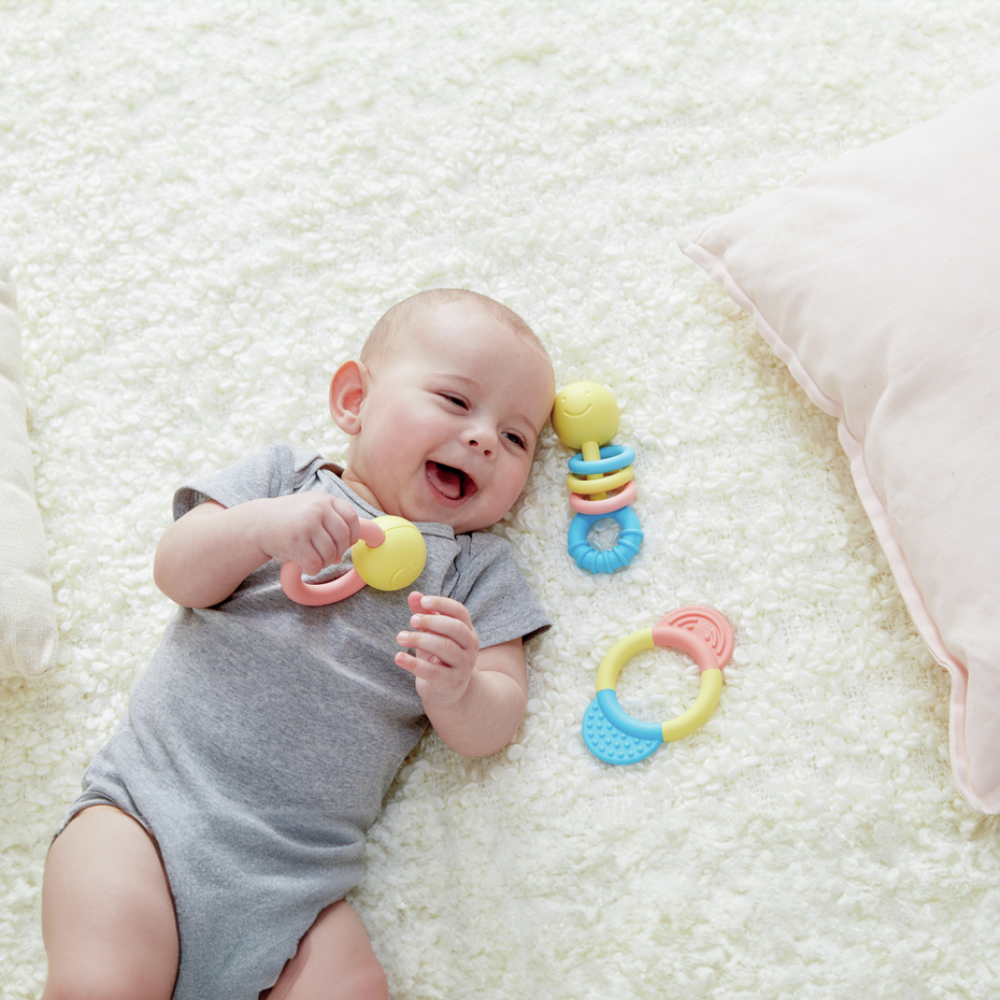 Hochet et anneaux de dentition