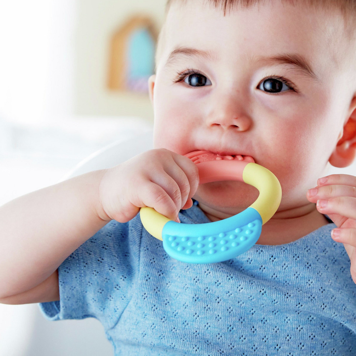 Hochet et anneaux de dentition
