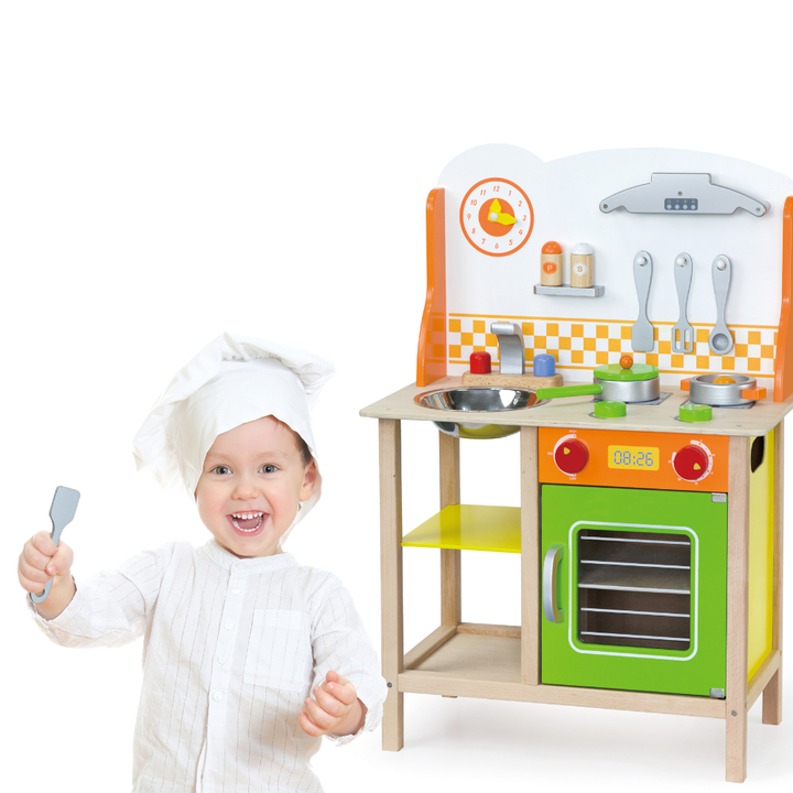 Jolie cuisine en bois avec accessoires