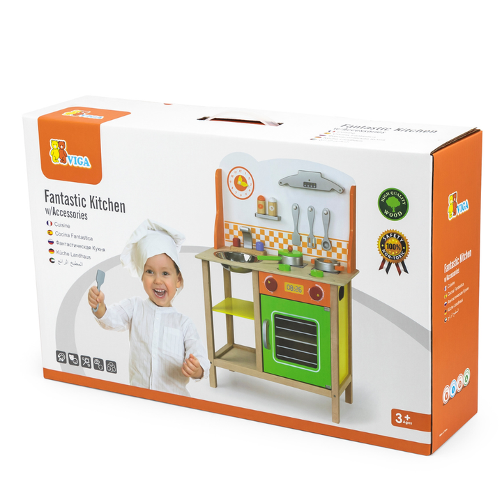 Jolie cuisine en bois avec accessoires