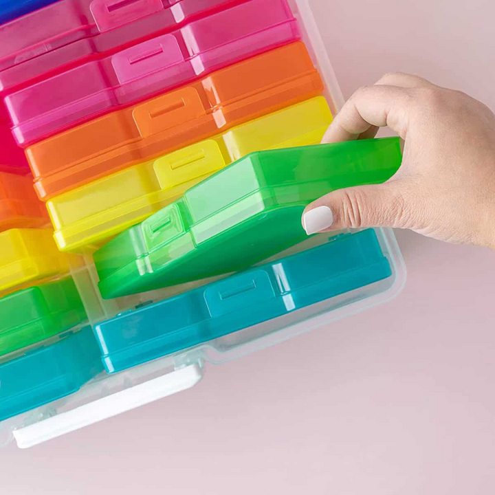 Mallette de rangement avec 16 boites colorés, pour la classe ou pour les photos