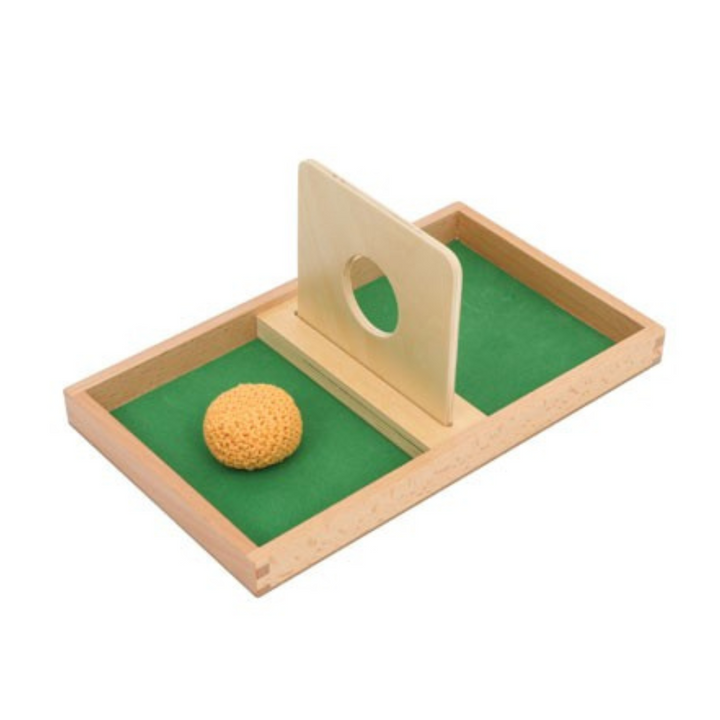 Tableau d'encastrement avec balle en tricot