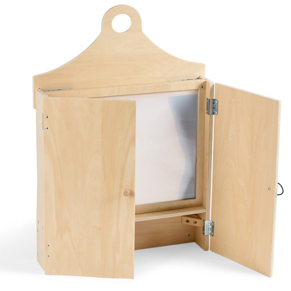 Théâtre en bois avec personnages