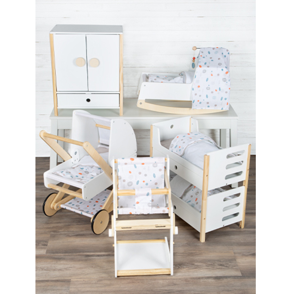 Lit de poup?�e ?� ?�tages 