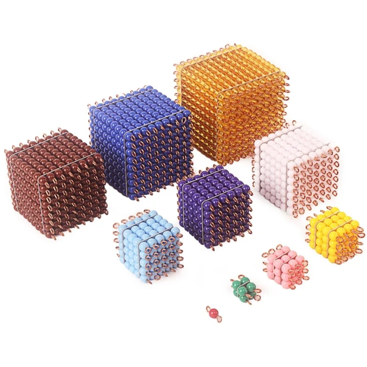 Cubes de perles colorées