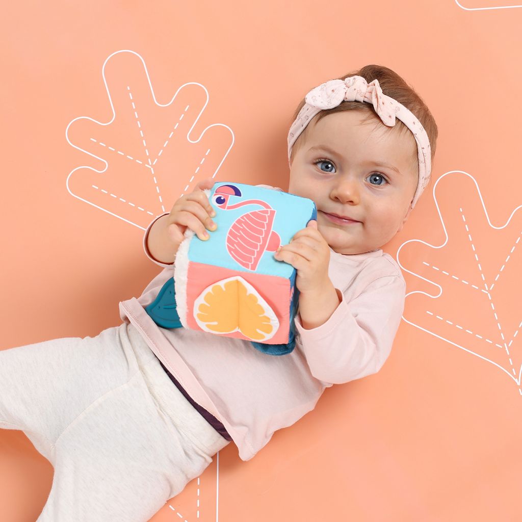 Cube d’éveil en tissu