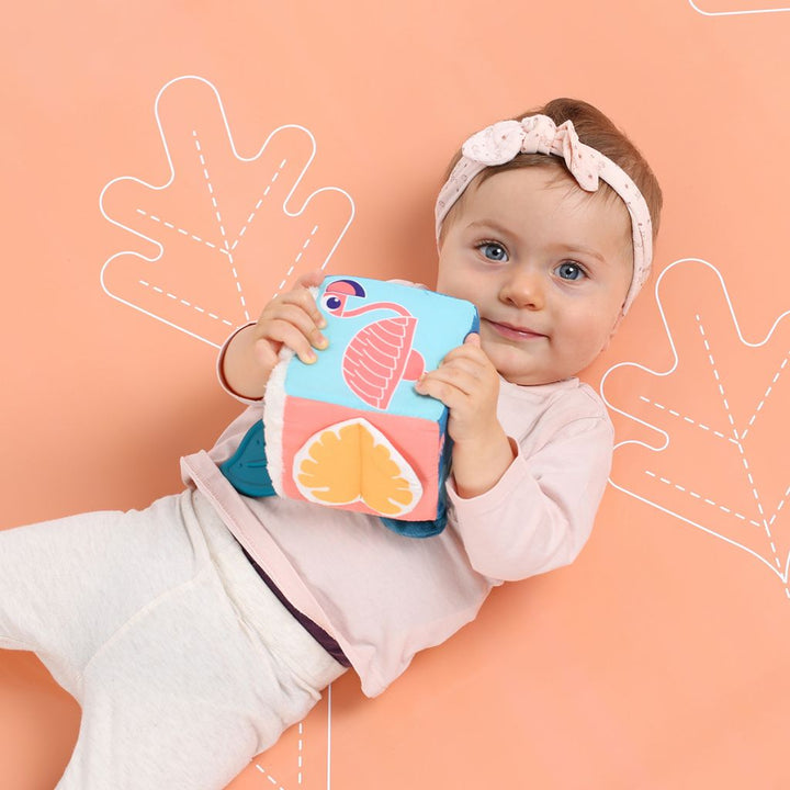 Cube d’éveil en tissu