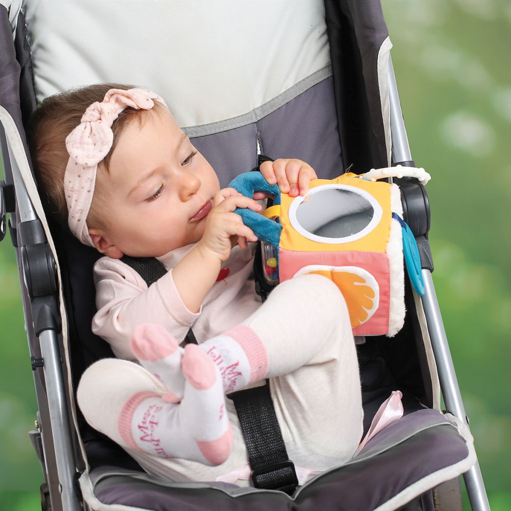 Cube d’éveil en tissu