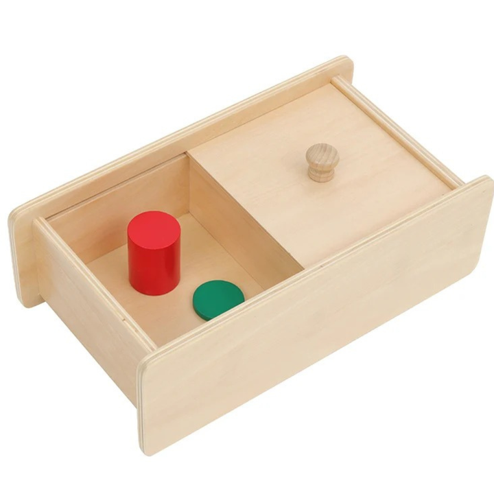 Boîte avec couvercle coulissant