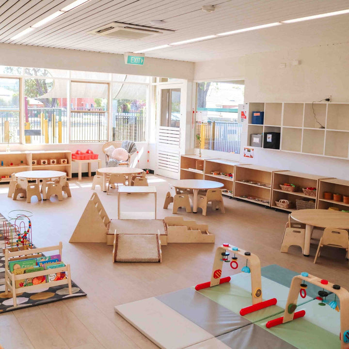 Mobilier scolaire Montessori