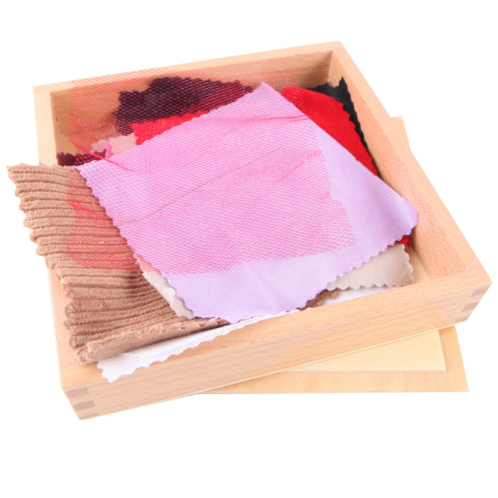 Boîte des tissus couleurs - Eveil Montessori Maroc