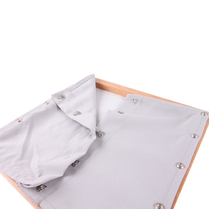 Cadre d'habillage à crochets - Eveil Montessori Maroc