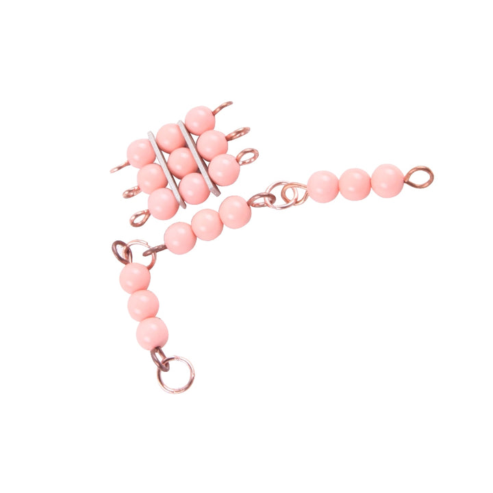 Boîte de chaines et carrés de perles colorées - Eveil Montessori Maroc