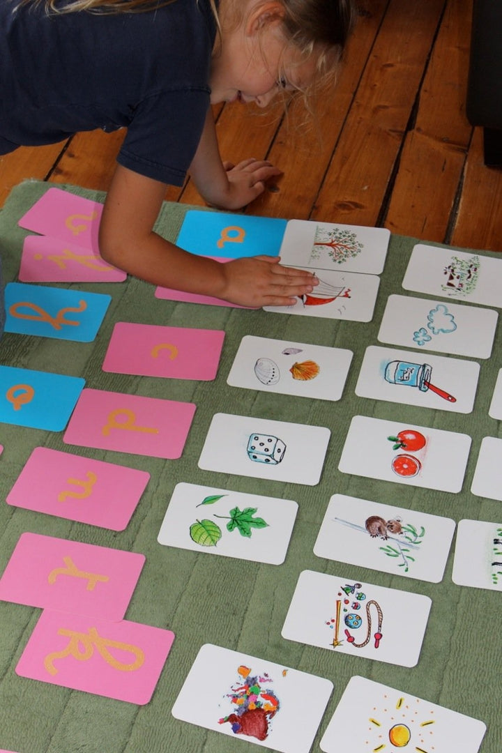 Les lettres rugueuses - Eveil Montessori Maroc