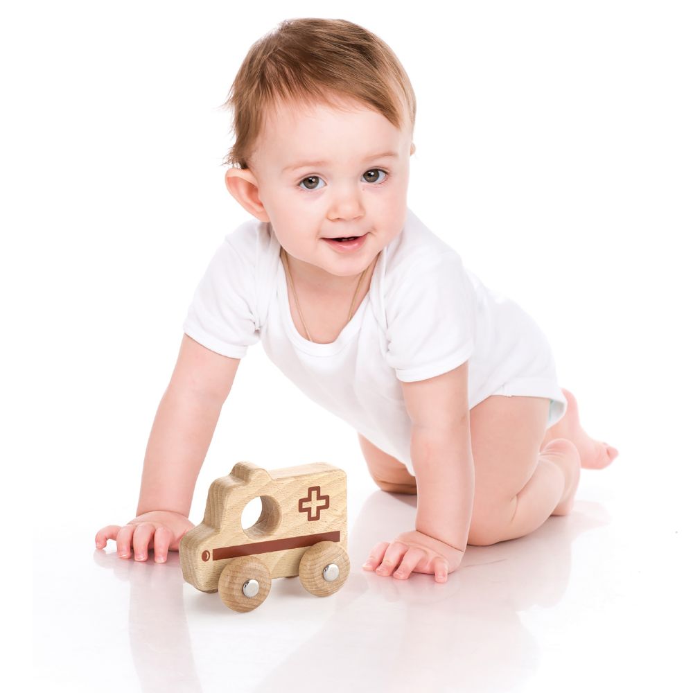 Ambulance en bois - Eveil Montessori Maroc