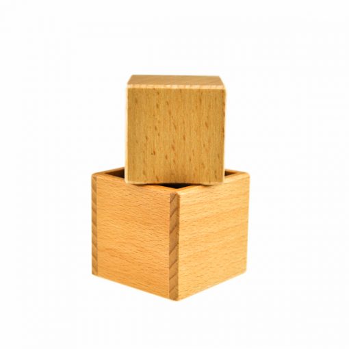 Boite d’encastrement et son cube - Eveil Montessori Maroc