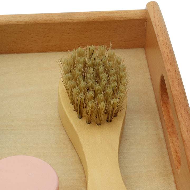 Cirer des chaussures - Eveil Montessori Maroc