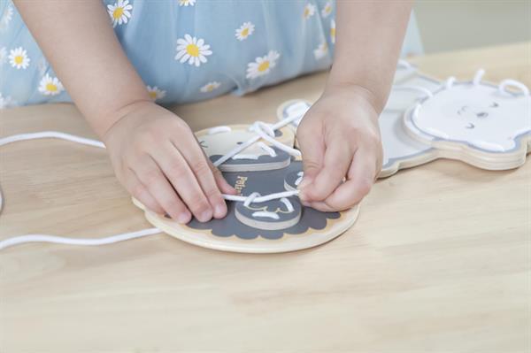 Laçage animaux en bois - Eveil Montessori Maroc