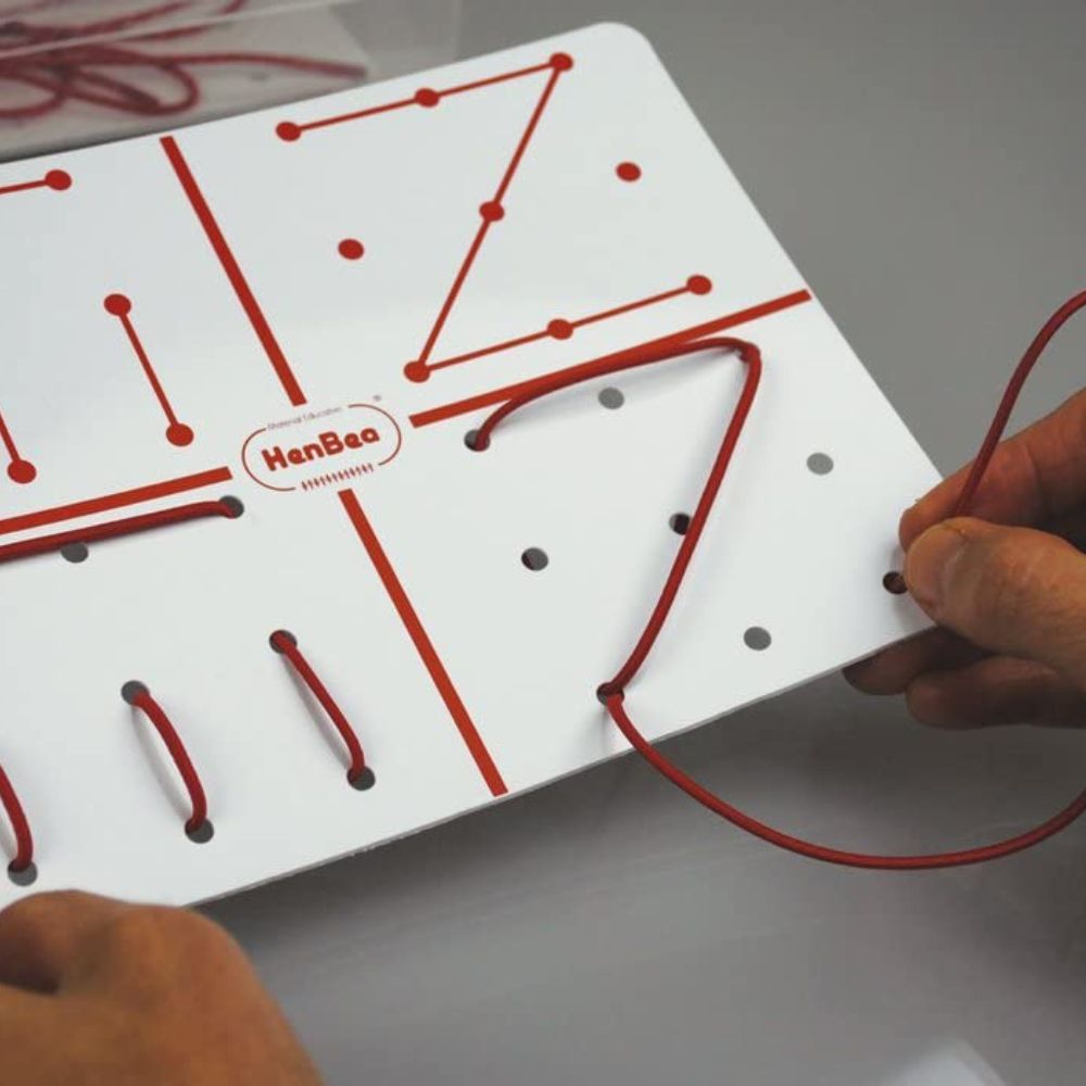 Figures géométriques à lacer - Eveil Montessori Maroc