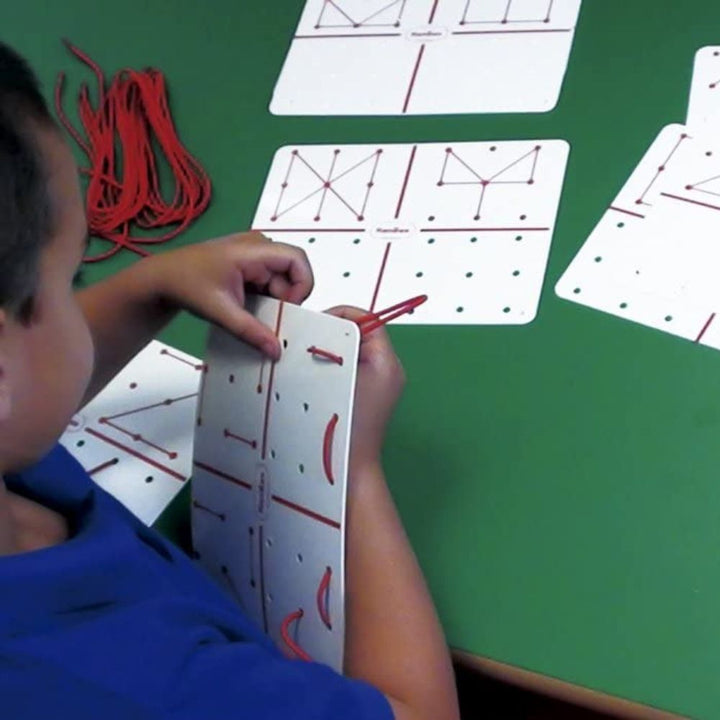 Figures géométriques à lacer - Eveil Montessori Maroc