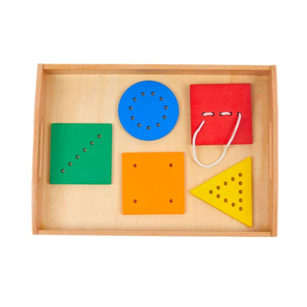 Formes géométriques à lacer avec un plateau en bois - Eveil Montessori Maroc