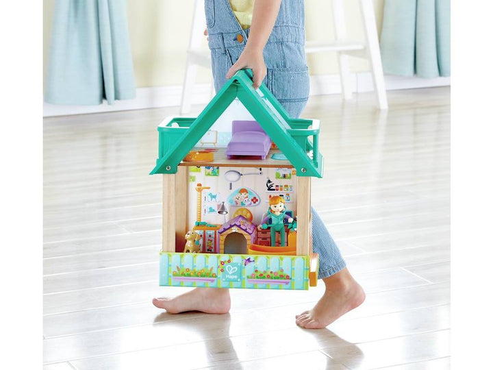 Cabinet de vétérinaire en bois - Jeu d'imitation - Hape - Eveil Montessori Maroc