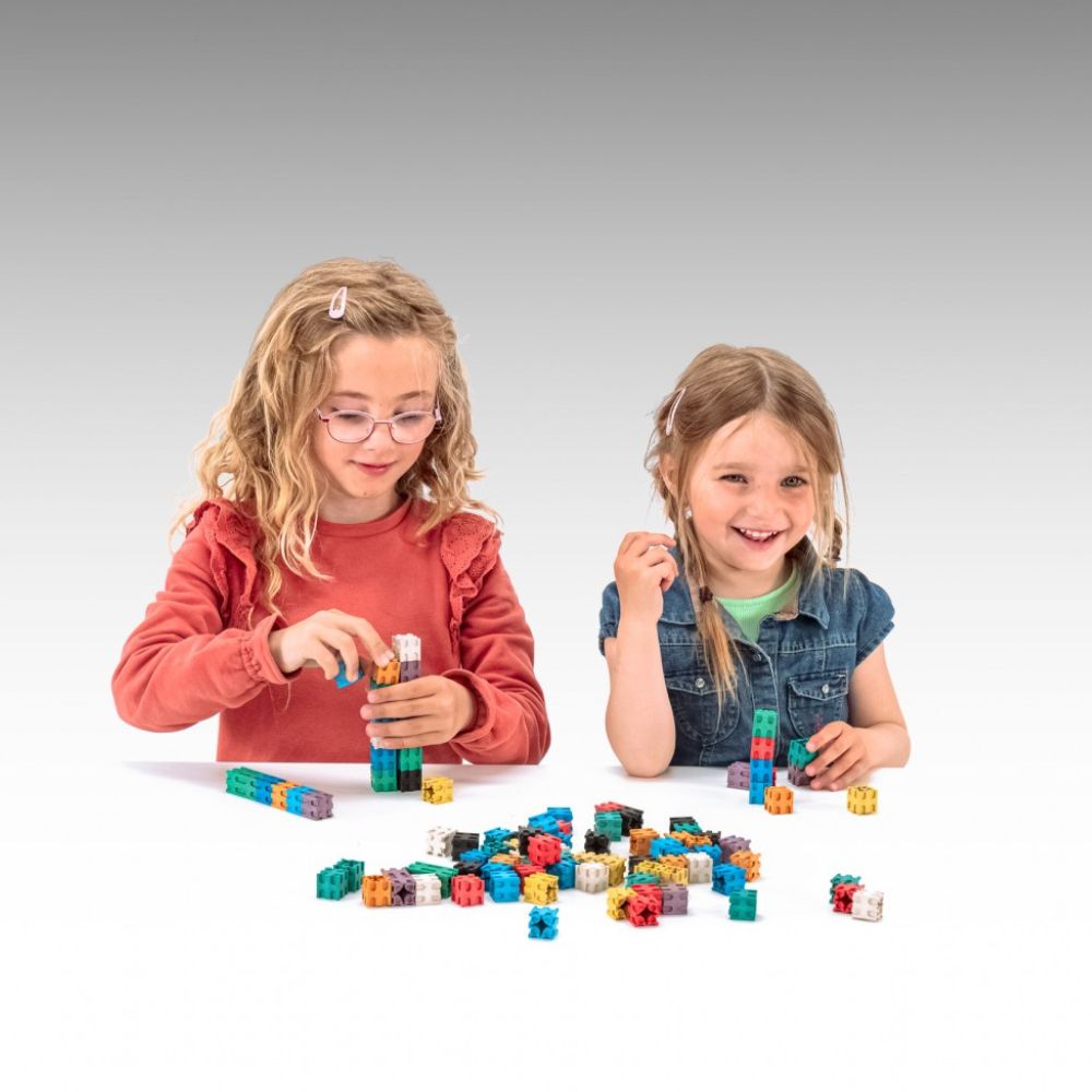 Lot de 100 cubes encastrables colorés en bois Re-Wood® (2cm) - Eveil Montessori Maroc