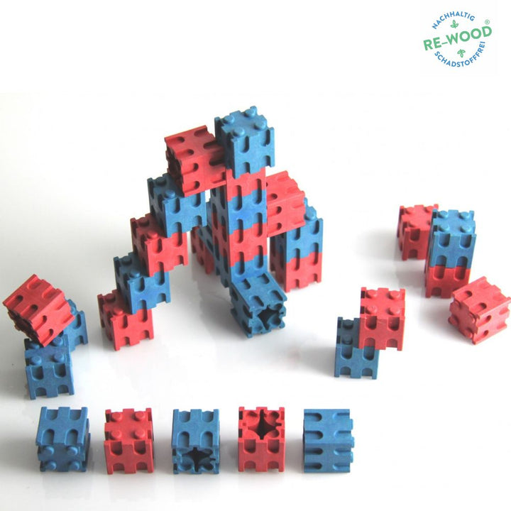 Lot de 100 cubes encastrables en bois rouge et bleu Re-Wood® (2cm) - Eveil Montessori Maroc