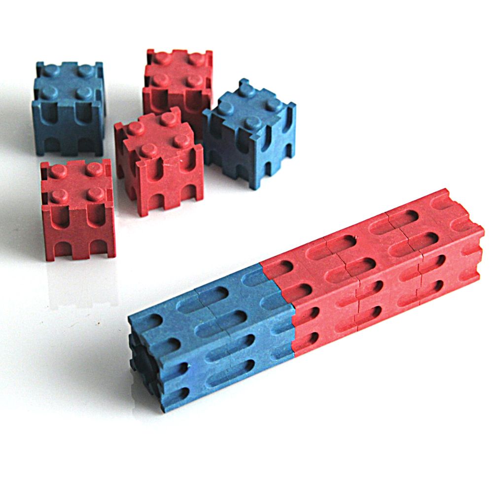 Lot de 100 cubes encastrables en bois rouge et bleu Re-Wood® (2cm) - Eveil Montessori Maroc