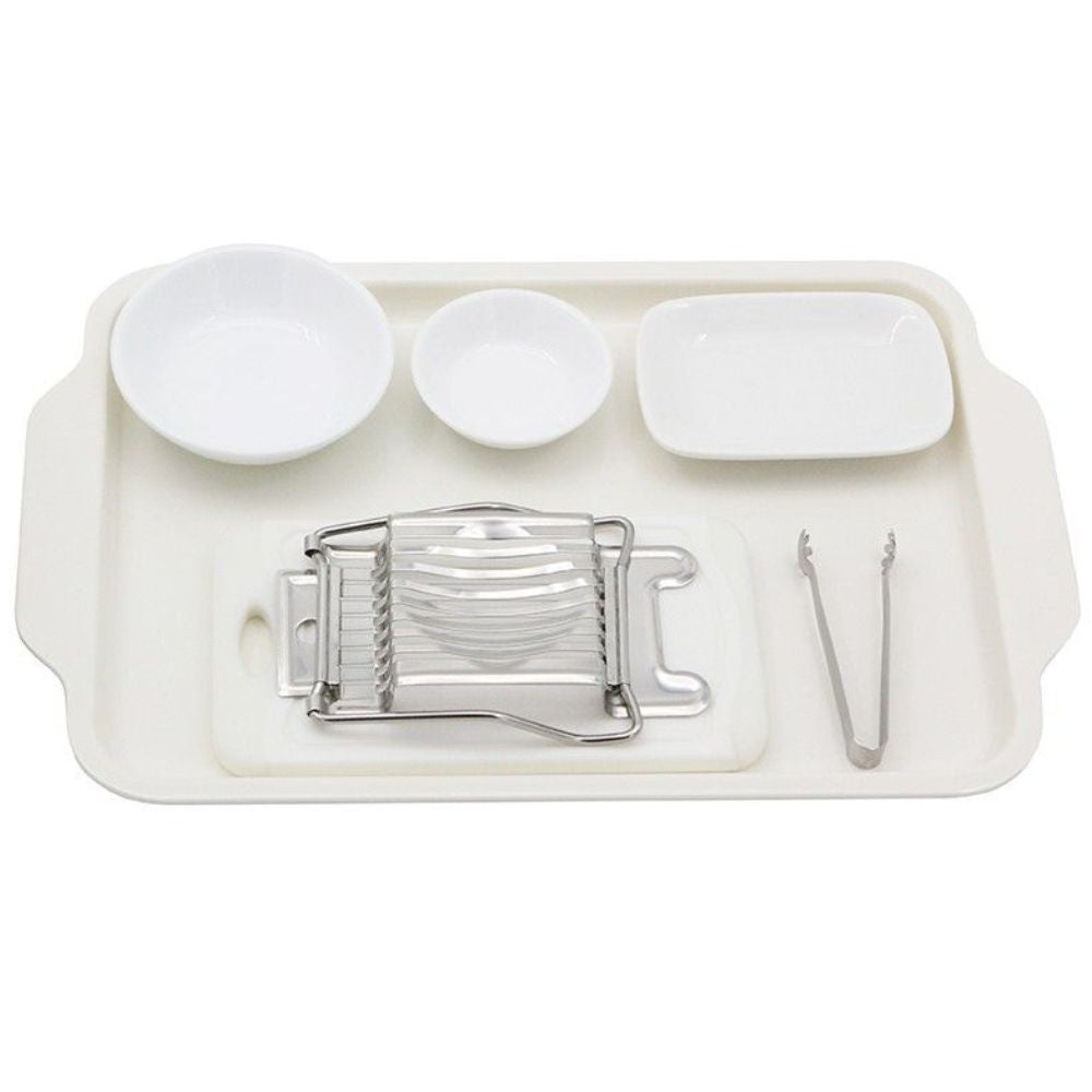 Peler et couper un œuf - Eveil Montessori Maroc