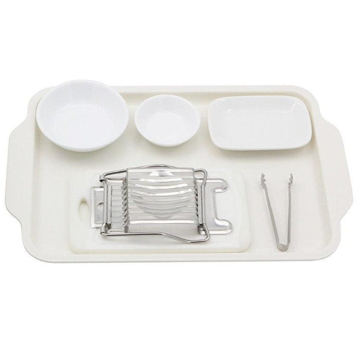 Peler et couper un œuf - Eveil Montessori Maroc