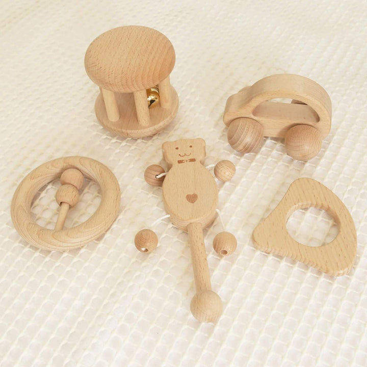 Hochet en bois hêtre en forme de voiture - Eveil Montessori Maroc